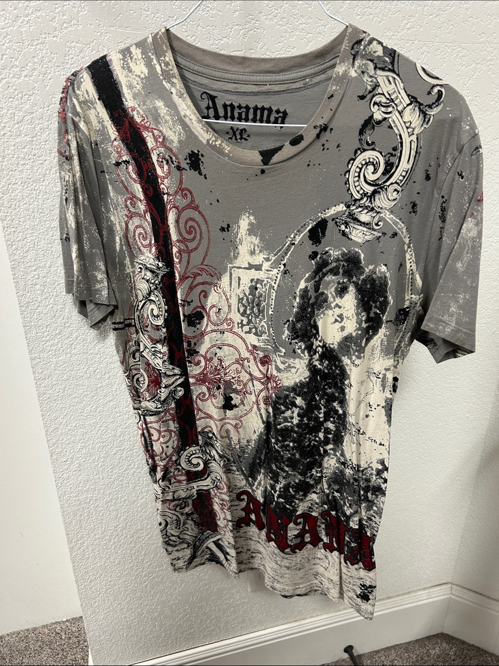 Anama Gray Short Sleeve Graphic Tee with Black & Red Accents
